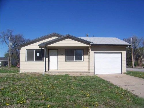 323 N Harvey Ave, Burrton, KS 67020