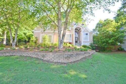 220 Larkshyre Trl, Lawrenceville, GA 30043