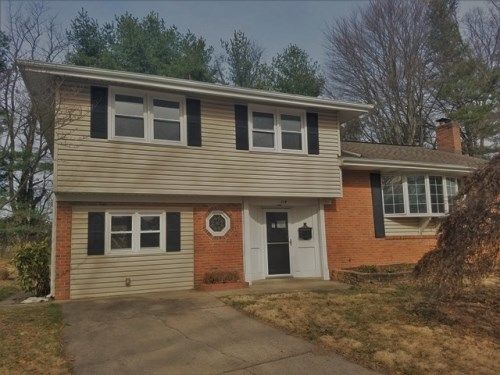 114 Brentwood Ct, Mount Laurel, NJ 08054