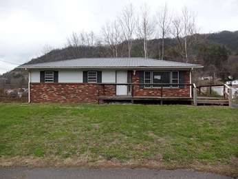 239 Swimming Pool Rd, Hampton, TN 37658