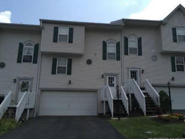 108 Cathedral Ct, Carnegie, PA 15106