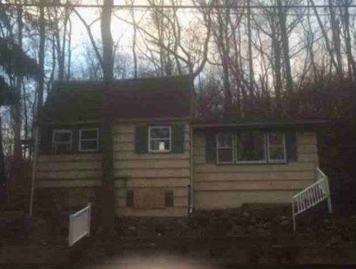 10 Cranberry Ledge Rd, Andover, NJ 07821