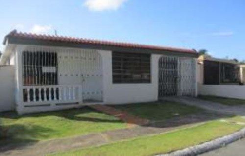 3 St D4 Jardines Mo, Manati, PR 00674