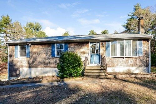 416 King Philip St, Raynham, MA 02767