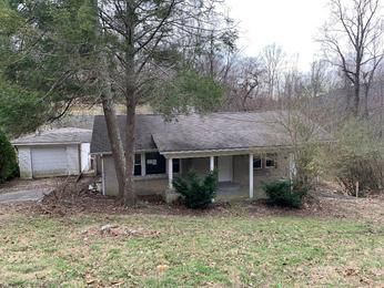 2169 Oak Grove Rd, Lake City, TN 37769