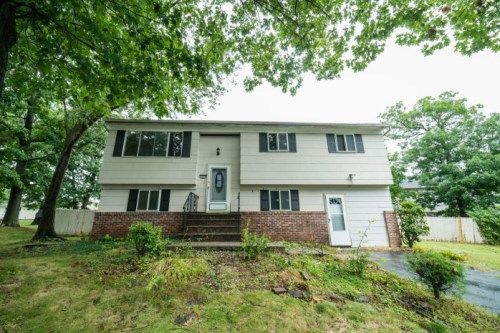 3 Tall Oaks Rd, Somerset, NJ 08873