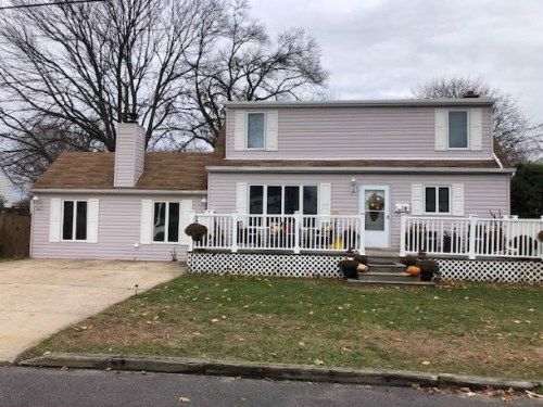 239 W 14th St, Deer Park, NY 11729