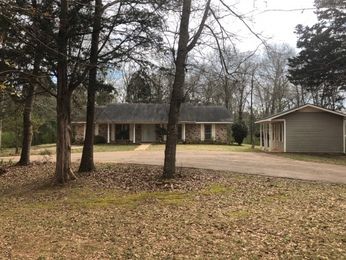 2117 Politic Rd, Elmore, AL 36025