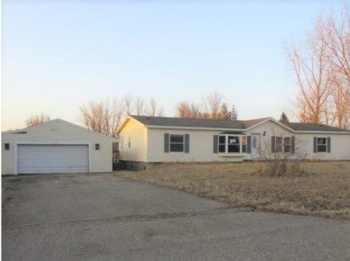 1774 Manchester Dr, Lapeer, MI 48446