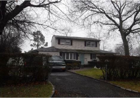 111 Bonnie Rd, Oakdale, NY 11769