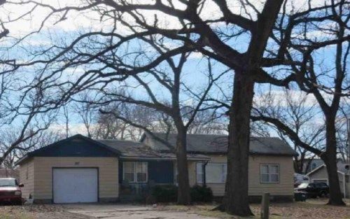 207 W PRAIRIE AVE, Girard, KS 66743