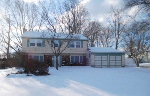 18 Tulip Hill Ln, Centereach, NY 11720