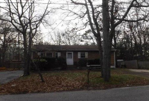 34a Woodridge Rd, Hampton Bays, NY 11946