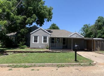 400 N 6th St, Ballinger, TX 76821