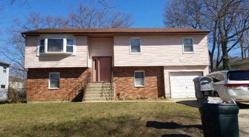 31 Depew St, Huntington, NY 11743