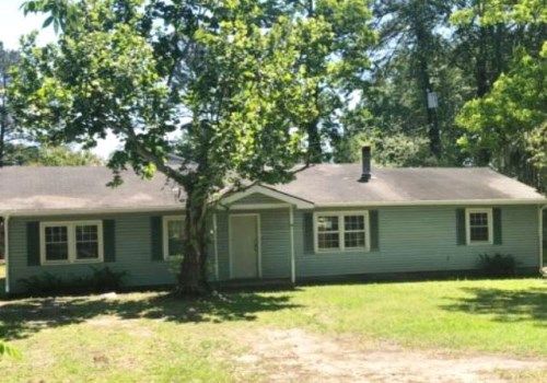 214 Dean Forest Rd, Savannah, GA 31408