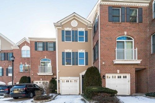 438 Albany Ct, West New York, NJ 07093