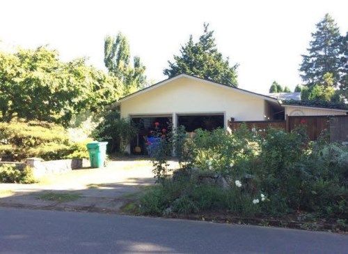 5508 SE Pine St, Portland, OR 97215