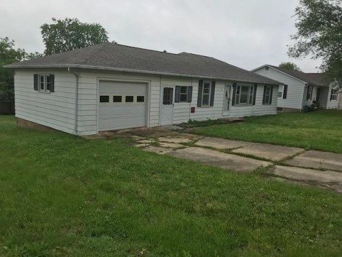 612 W 3rd St, Dixon, MO 65459