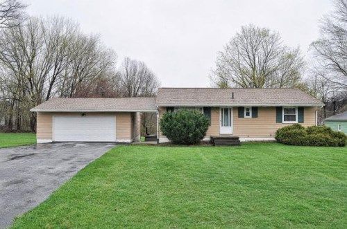 5442 FAIRHILL DR, Ravenna, OH 44266