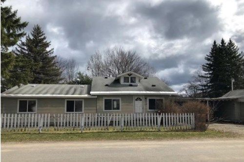 213 Oliver Dr, Houghton Lake, MI 48629