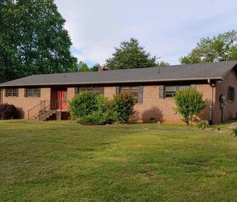 493 J & D Dr, Pickens, SC 29671