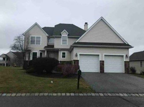 3 Little Tarn Ct, Hamburg, NJ 07419