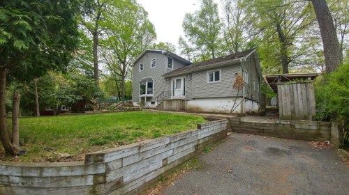 10 Woodland Rd, Hopatcong, NJ 07843