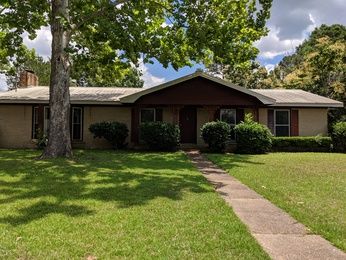 3304 Dena Dr, Dothan, AL 36303