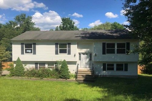 3202 Lexington Ave, Mohegan Lake, NY 10547