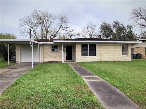 2106 E Walnut Ave, Victoria, TX 77901