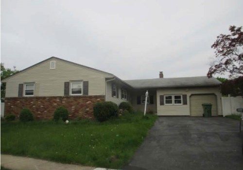 24 Yorkshire Pl, Parlin, NJ 08859