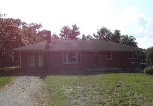 319 School Rd, Hurt, VA 24563