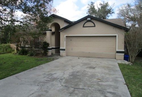 3808 Creek Woods Dr, Plant City, FL 33563