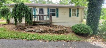 12005 Mckinley Dr, Hancock, MD 21750