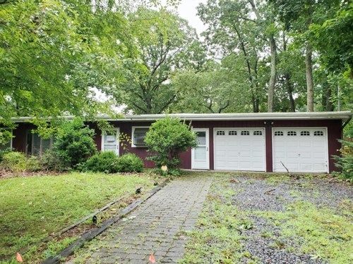 321 Walnut Ln, Mount Laurel, NJ 08054