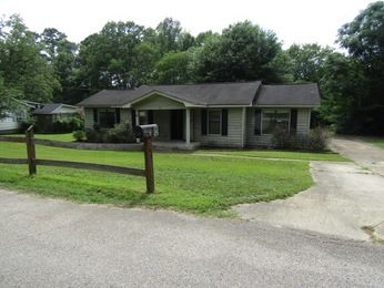 333 College St, Vincent, AL 35178