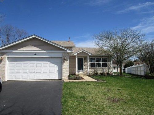 6 Asbury Ct, Lake In The Hills, IL 60156