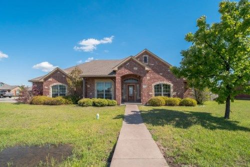 101 Poinsetta Dr, Palmer, TX 75152