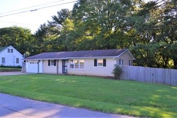 444 N Durham Avenue, Sharon, TN 38255