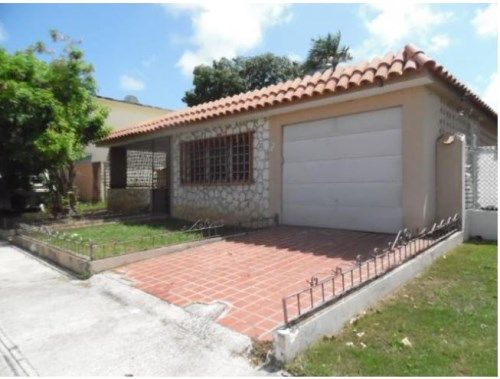 12 Qh -  Calle 527 Country Club, Carolina, PR 00982