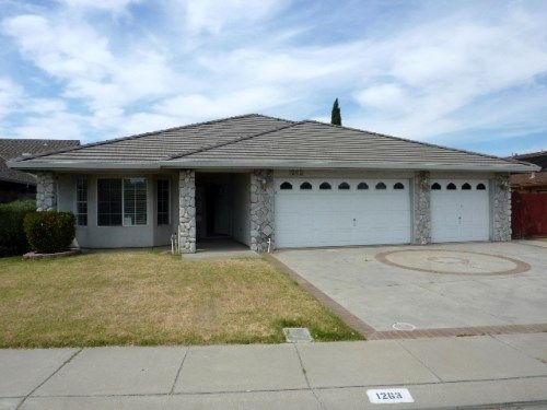 1263 Wawona St, Manteca, CA 95337