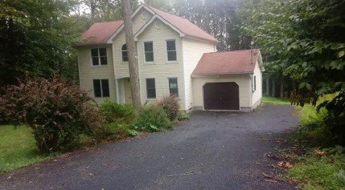 1117 Kensington Dr, Tobyhanna, PA 18466