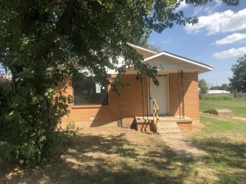 708 N Newer Ave, Watonga, OK 73772