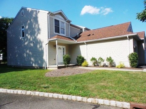 5 Foxwood Square S, Westwood, NJ 07675