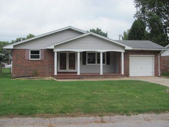 147 Ash St, Wood River, IL 62095