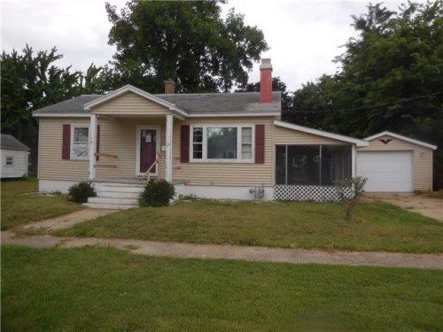 909 E 6th St, Beardstown, IL 62618