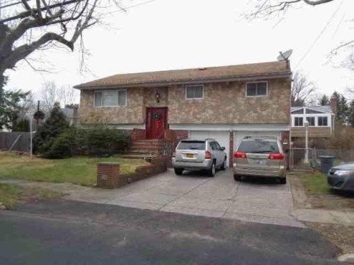 155 Wicks Rd, Commack, NY 11725