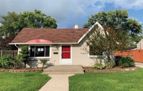 23701 Beverly St, Saint Clair Shores, MI 48082