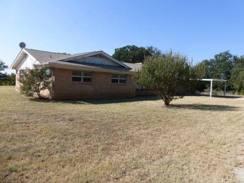 405 Travis Dr, Mineral Wells, TX 76067